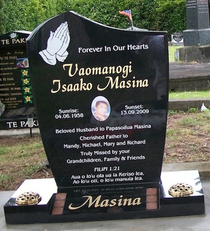 BLACK WAVE HEADSTONE ON SPLAY BASE1